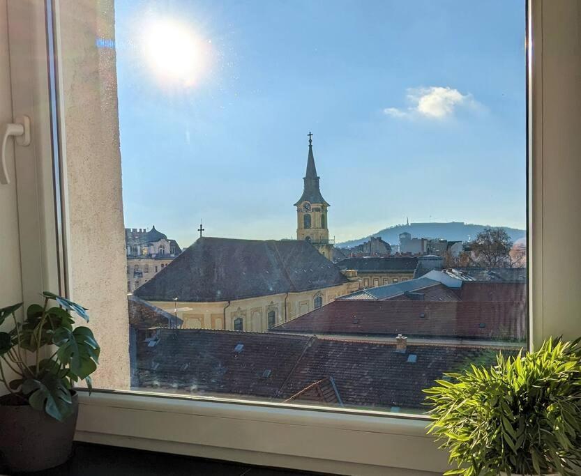 Modern Studio With City Skyline View - Green Skyline Apartment Budapest Exterior photo